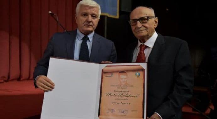 Sretenu Peroviću nagrada "Božo Bulatović" za životno djelo Sretenu Peroviću nagrada "Božo Bulatović" za životno djelo