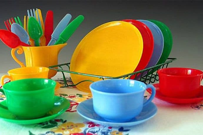 Francuska zabranjuje plastični pribor i posuđe Francuska zabranjuje plastični pribor i posuđe