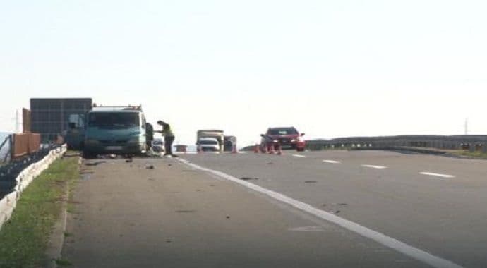 Turski kamion pokosio radnike, jedan poginuo, drugi teško povrijeđen Turski kamion pokosio radnike, jedan poginuo, drugi teško povrijeđen