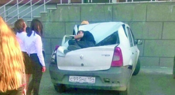 Dječak preživio pad s 23. sprata: A samo je htio da zadivi djevojku! Dječak preživio pad s 23. sprata: A samo je htio da zadivi djevojku!