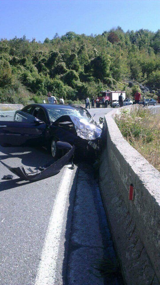 Težak udes kod Crkvina: Povrijeđene dvije osobe Težak udes kod Crkvina: Povrijeđene dvije osobe