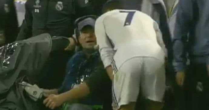 VIDEO: Ronaldo nije vjerovao sudijama, pa je otišao do kamermana VIDEO: Ronaldo nije vjerovao sudijama, pa je otišao do kamermana