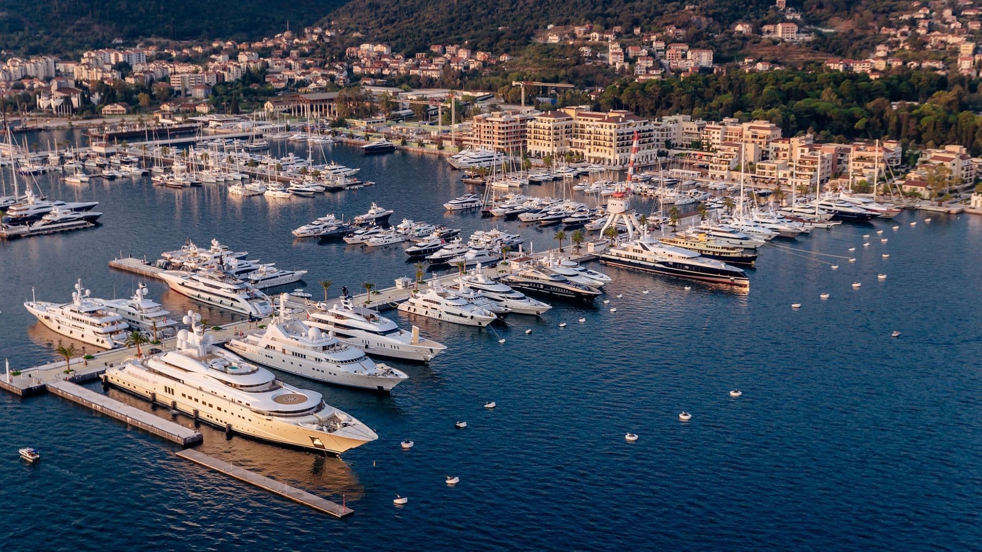 Porto Montenegro dodjeljuje 4 stipendije u vrijednosti od 50.000 eura Porto Montenegro dodjeljuje 4 stipendije u vrijednosti od 50.000 eura