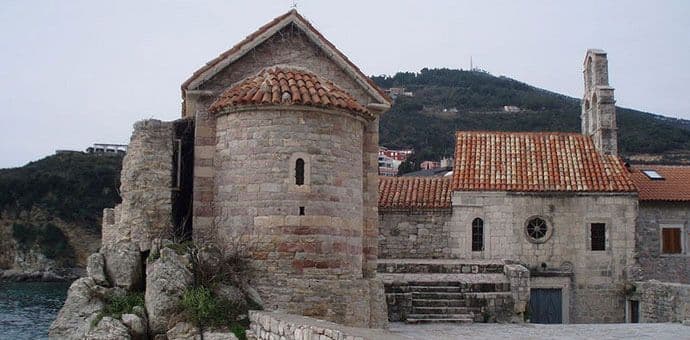 Dukljanski tragovi: Budvanska crkva Svetog Sabbe iz 1141. godine - biser koji propada Dukljanski tragovi: Budvanska crkva Svetog Sabbe iz 1141. godine - biser koji propada