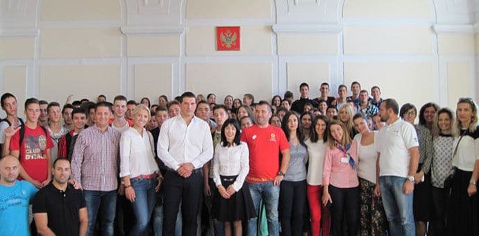 Učenici sportskog odjeljenja Gimnazije „Slobodan Škerović“ ugostili Nikolu Janovića Učenici sportskog odjeljenja Gimnazije „Slobodan Škerović“ ugostili Nikolu Janovića