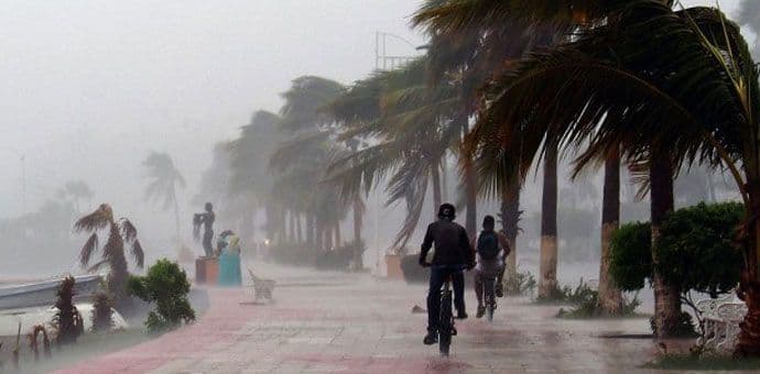 Evakuisano 150 hiljada ljudi: Uragan Metju stigao do Jamajke i Haitija Evakuisano 150 hiljada ljudi: Uragan Metju stigao do Jamajke i Haitija