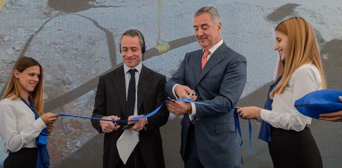 Đukanović: Podmorski kabl donijeće nove poslove i veliku dobit Đukanović: Podmorski kabl donijeće nove poslove i veliku dobit