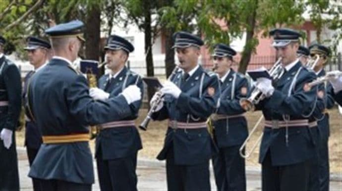 Orkestri Vojske Crne Gore i Slovenačke vojske održali koncert na Trgu nezavisnosti Orkestri Vojske Crne Gore i Slovenačke vojske održali koncert na Trgu nezavisnosti