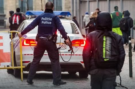 NAPAD U BRISELU Dva policajca ranjena nožem NAPAD U BRISELU Dva policajca ranjena nožem