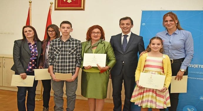 Dodijeljene nagrade Literarnog konkursa “Svom učitelju/svojoj učiteljici zahvaljujem za …” Dodijeljene nagrade Literarnog konkursa “Svom učitelju/svojoj učiteljici zahvaljujem za …”