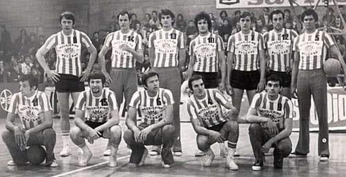 3000 upaljenih svijeća dočekalo Zvezdu u Zadru! Priča iz 1971. koja se i dalje prepričava 3000 upaljenih svijeća dočekalo Zvezdu u Zadru! Priča iz 1971. koja se i dalje prepričava