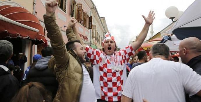 Kazna za HNS zbog "ubij Srbina"? Kazna za HNS zbog "ubij Srbina"?