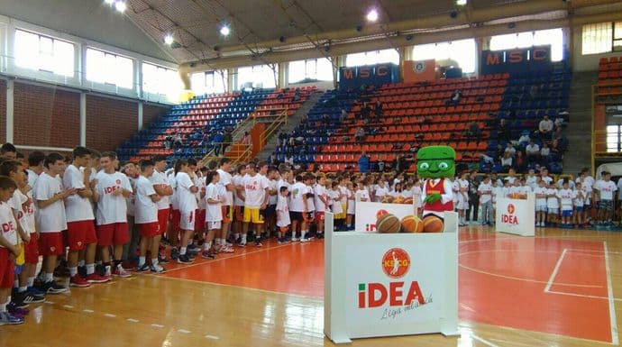 Karavan „Lopte za buduće asove“ posjetio Budvu Karavan „Lopte za buduće asove“ posjetio Budvu