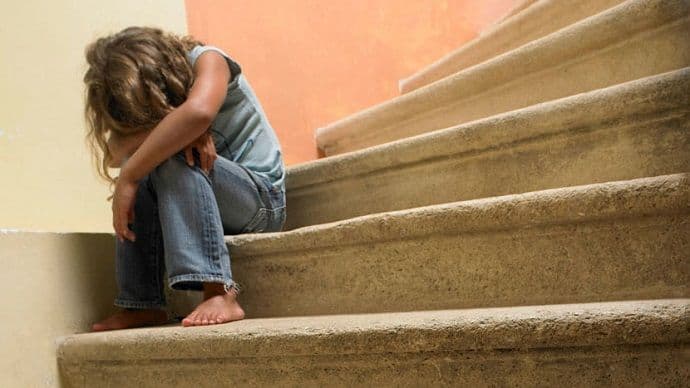 Bivši sveštenik silovao djevojčicu (8), a za kaznu njenom ocu kupio gajbe piva Bivši sveštenik silovao djevojčicu (8), a za kaznu njenom ocu kupio gajbe piva