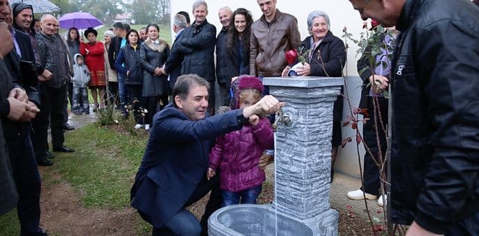 Ivanović otvorio vodovod Bijela Crkva: Otvaranje vodovoda boli samo neradnike Ivanović otvorio vodovod Bijela Crkva: Otvaranje vodovoda boli samo neradnike