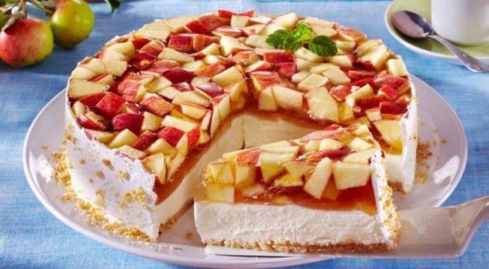 Neodoljiva šlag torta: Kombinacija jabuke i cimeta u kojoj ćete uživati! Neodoljiva šlag torta: Kombinacija jabuke i cimeta u kojoj ćete uživati!