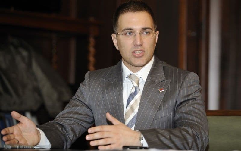 Stefanović: Premijer na bezbjednoj lokaciji Stefanović: Premijer na bezbjednoj lokaciji