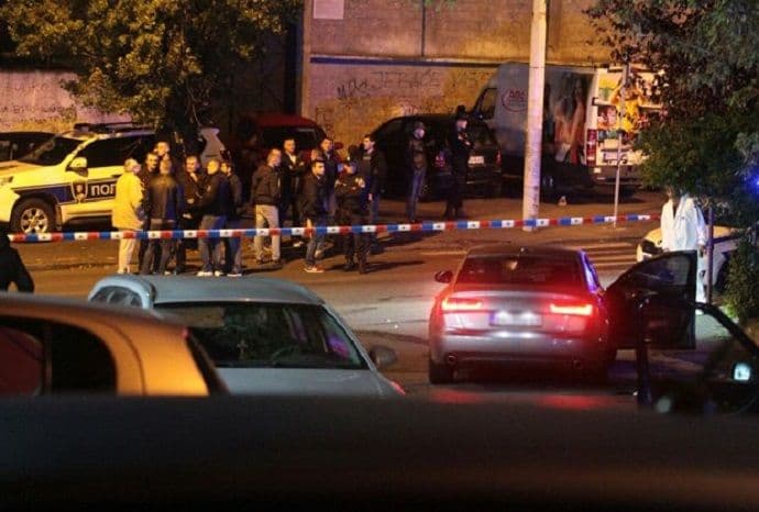 RAFALI U BEOGRADU: Priveden osumnjičeni za ubistvo Saleta Mutavog (video) RAFALI U BEOGRADU: Priveden osumnjičeni za ubistvo Saleta Mutavog (video)