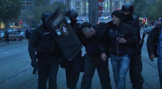 Ovo je muškarac koji je nakon svađe s ocem htio da se raznese ispred Vlade Srbije Ovo je muškarac koji je nakon svađe s ocem htio da se raznese ispred Vlade Srbije