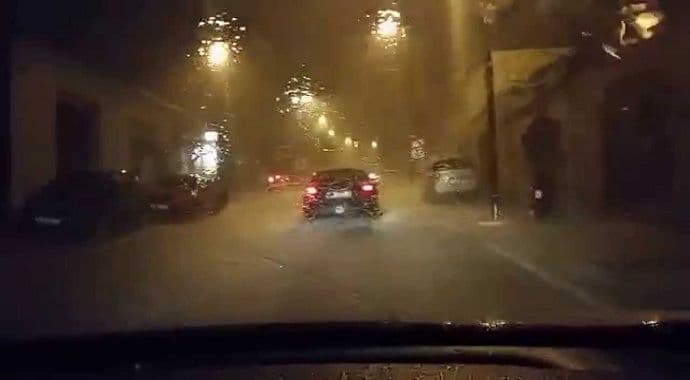 Oluja izazvala potop u Šiberniku (Video) Oluja izazvala potop u Šiberniku (Video)