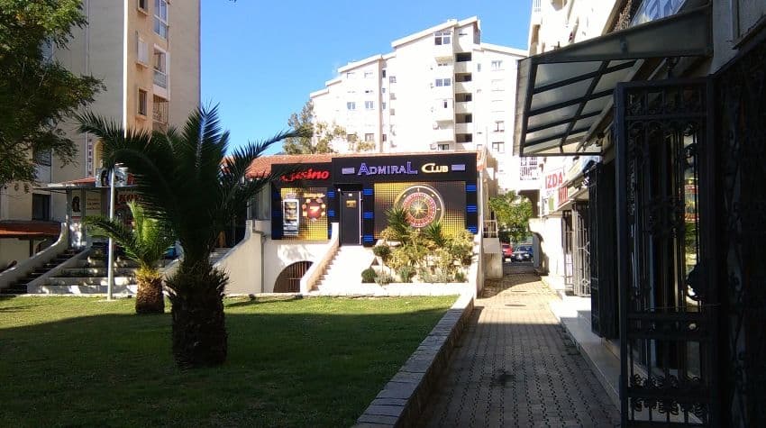 Opljačkan i pretučen menažer kazina "Admiral" Opljačkan i pretučen menažer kazina "Admiral"