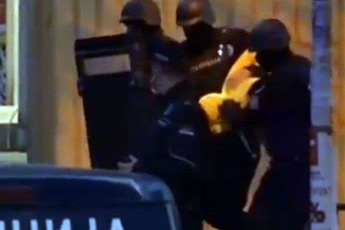 Beograd: Pljačkaš izvršio samoubistvo, dvojica uhapšena (VIDEO) Beograd: Pljačkaš izvršio samoubistvo, dvojica uhapšena (VIDEO)