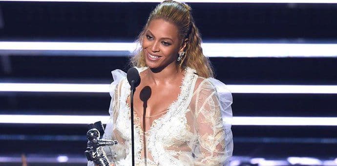 Bijonse nastupala povrijeđena Bijonse nastupala povrijeđena