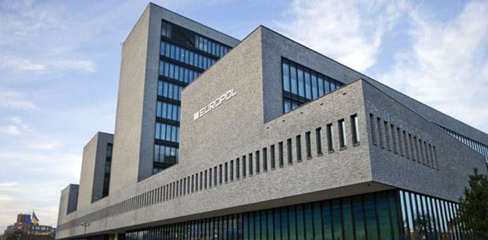 Europol: U racijama uhapšeno 314 ljudi, zaplijenjeno 2,4 tone kokaina Europol: U racijama uhapšeno 314 ljudi, zaplijenjeno 2,4 tone kokaina