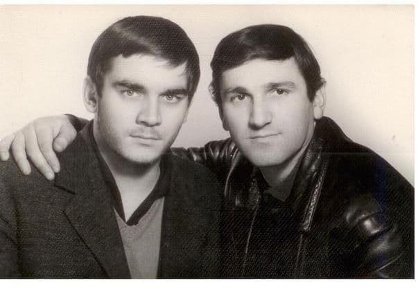 Kako su Bata Živojinović i Boris Dvornik pijani visili sa hotela Kako su Bata Živojinović i Boris Dvornik pijani visili sa hotela