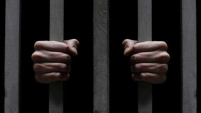 Penzioneru stavio kesu na glavu pa ga udarao čekićem! Penzioneru stavio kesu na glavu pa ga udarao čekićem!