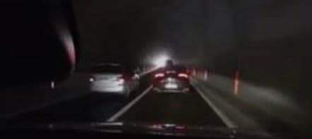 Lipci-Nikšić: Preticanje u tunelu na punoj liniji (VIDEO) Lipci-Nikšić: Preticanje u tunelu na punoj liniji (VIDEO)