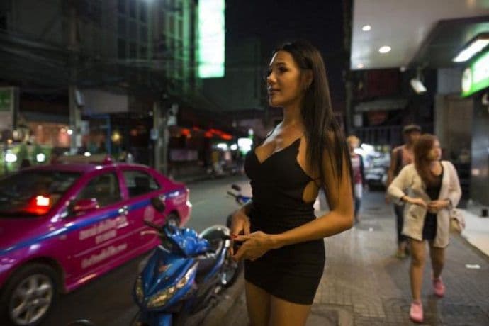 Prostitutke u crnini: "Kršimo zabranu, ali moramo da radimo" Prostitutke u crnini: "Kršimo zabranu, ali moramo da radimo"