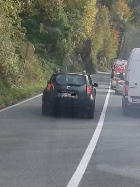 Bahaćenje državnih službenika: Službenim džipom preko pune linije Bahaćenje državnih službenika: Službenim džipom preko pune linije