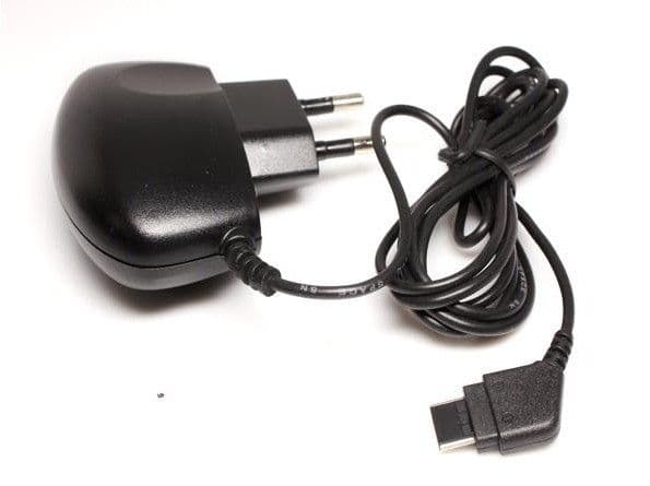 Carinici zadržali sumnjive punjače i baterije za mobilne telefone Carinici zadržali sumnjive punjače i baterije za mobilne telefone