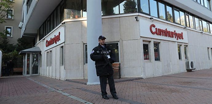 Uhapšeni direktor i glavni urednik nezavisnog turskog lista Uhapšeni direktor i glavni urednik nezavisnog turskog lista