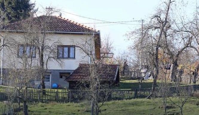 JEZIVI DETALJI UBISTVA: Suprugu i sina zaklao dok su spavali JEZIVI DETALJI UBISTVA: Suprugu i sina zaklao dok su spavali