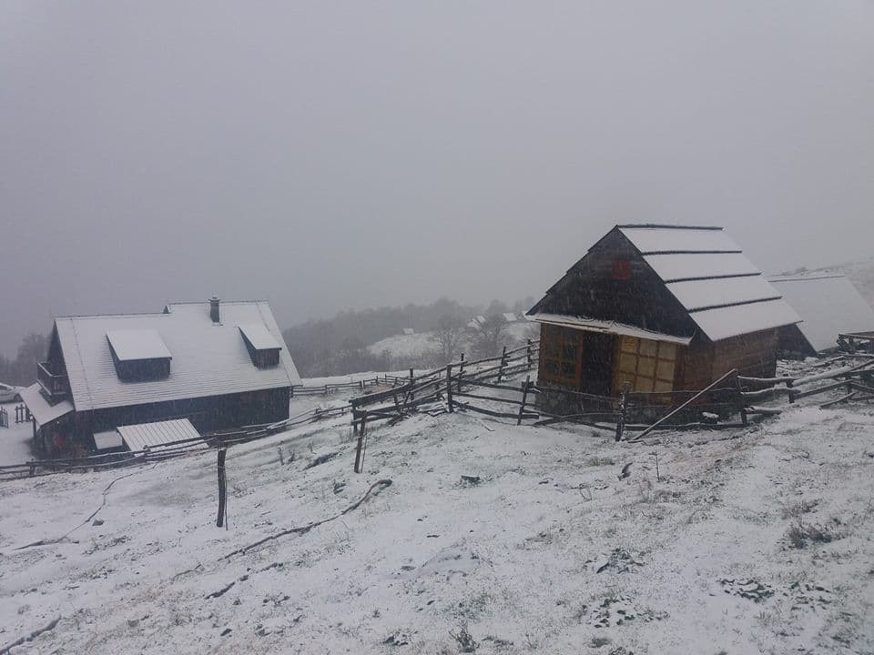 Na sjeveru Crne Gore pada snijeg Na sjeveru Crne Gore pada snijeg