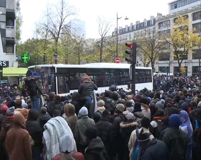 FRANCUSKA: Evakuacija migranata iz predgrađa Pariza FRANCUSKA: Evakuacija migranata iz predgrađa Pariza