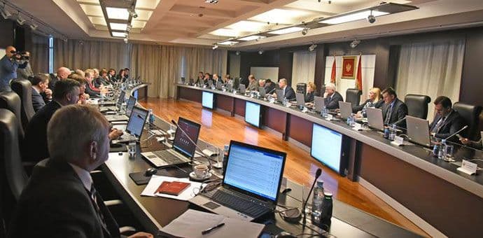 Vlada donijela odluku o emisiji obveznica: Država se zadužuje 100 miliona Vlada donijela odluku o emisiji obveznica: Država se zadužuje 100 miliona