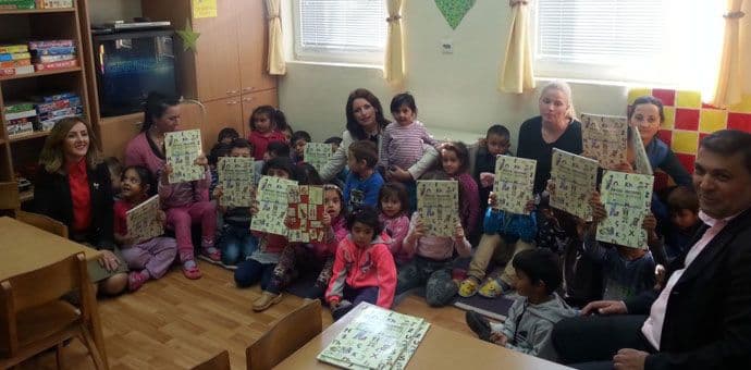 Djeci u vrtiću Vrela Ribnička podijeljeni romski bukvari Djeci u vrtiću Vrela Ribnička podijeljeni romski bukvari