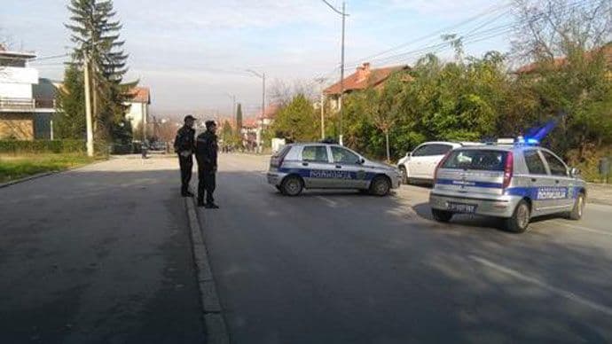 Ubistvo u Niškoj Banji: Žandarmerija upala u vilu, odjeknule dvije eksplozije (VIDEO) Ubistvo u Niškoj Banji: Žandarmerija upala u vilu, odjeknule dvije eksplozije (VIDEO)