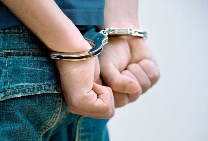 Uhapšen Podgoričanin: Nakon prijave, bježeći od policije bacio pištolj Uhapšen Podgoričanin: Nakon prijave, bježeći od policije bacio pištolj