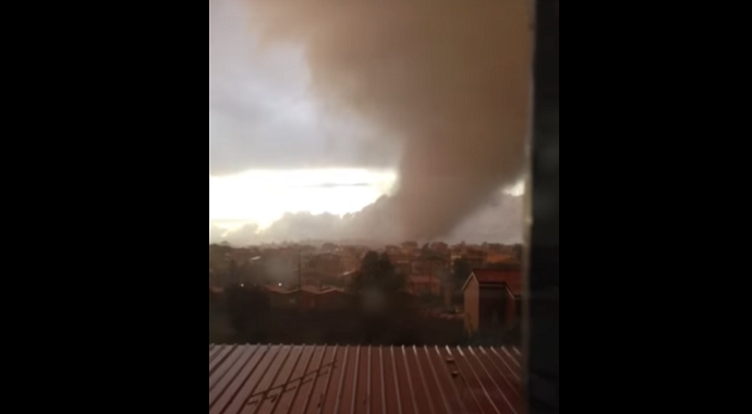 Tornado protutnjao Rimom, ima mrtvih (Video) Tornado protutnjao Rimom, ima mrtvih (Video)