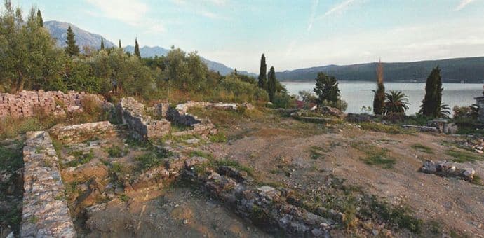 Dukljanski tragovi: Manastir Svetog arhanđela Mihaila sa crkvenim master planom na Prevlaci Dukljanski tragovi: Manastir Svetog arhanđela Mihaila sa crkvenim master planom na Prevlaci
