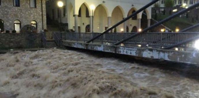 Vanredno u Rožajama: Izlile se rijeke, mnoge kuće poplavljene (FOTO) Vanredno u Rožajama: Izlile se rijeke, mnoge kuće poplavljene (FOTO)