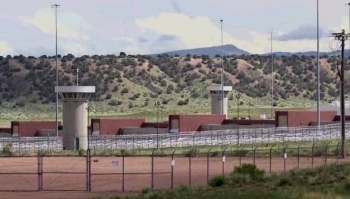 Dom najgorih kriminalaca: Zatvor iz kojeg nema izlaska Dom najgorih kriminalaca: Zatvor iz kojeg nema izlaska