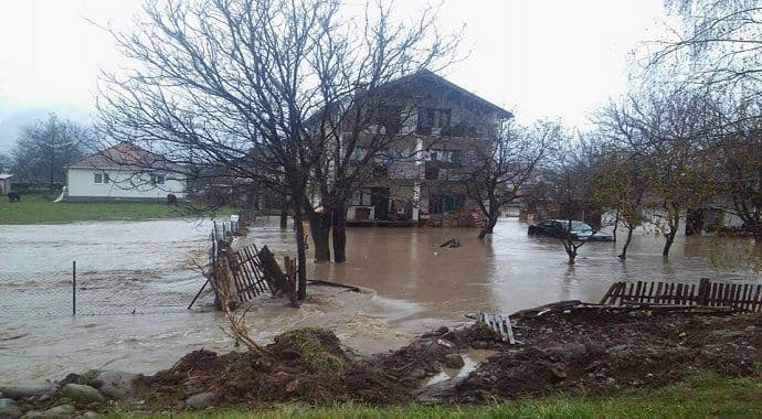U Beranama poplavljeno preko 100 domaćinstava (Foto) U Beranama poplavljeno preko 100 domaćinstava (Foto)