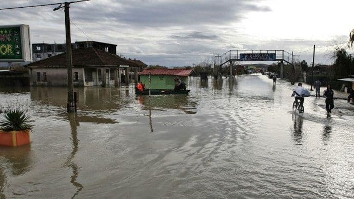 Albanija: Poplave odnijele tri života, voda i daje nadire Albanija: Poplave odnijele tri života, voda i daje nadire