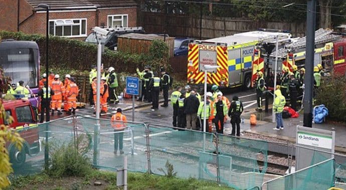 Nastradalo osam osoba u prevrtanju tramvaja Nastradalo osam osoba u prevrtanju tramvaja