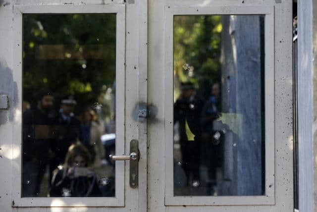 Bombom na francusku ambasadu u Atini Bombom na francusku ambasadu u Atini